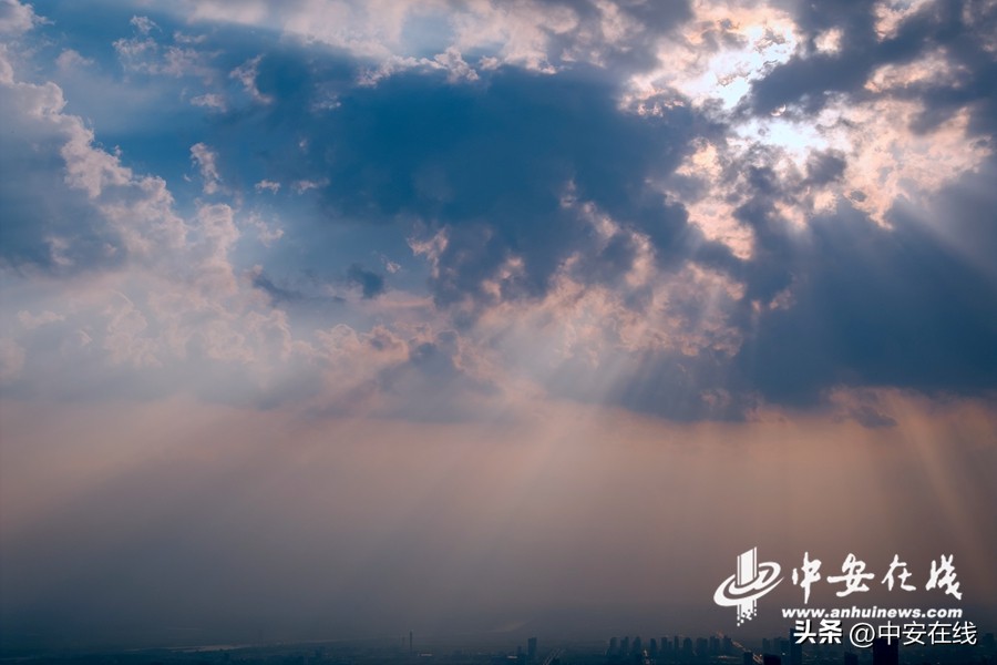 阳光破云而出的图,阳光破茧而出