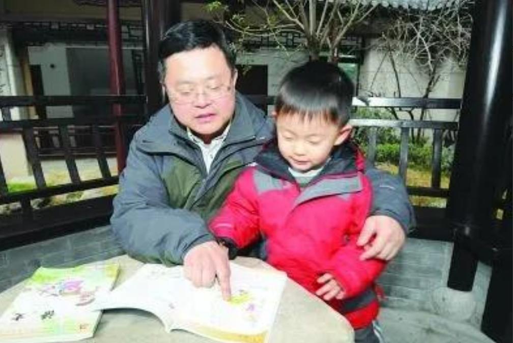 10年前被父母逼迫雪地奔跑,10年前被爸爸逼的雪地里跑步