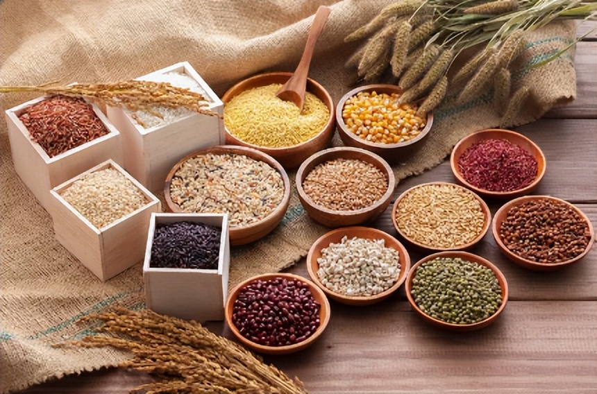 仲夏来袭，建议女性：“不食2饭，常饮4水”，气质优雅显魅力