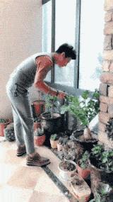 走路走累了躺下歇一歇,走路走累了坐地上