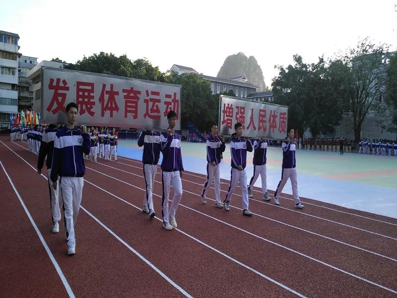 走出5院士1美女主播，广西1中学毕业典礼展风采，蟾宫折桂创佳绩