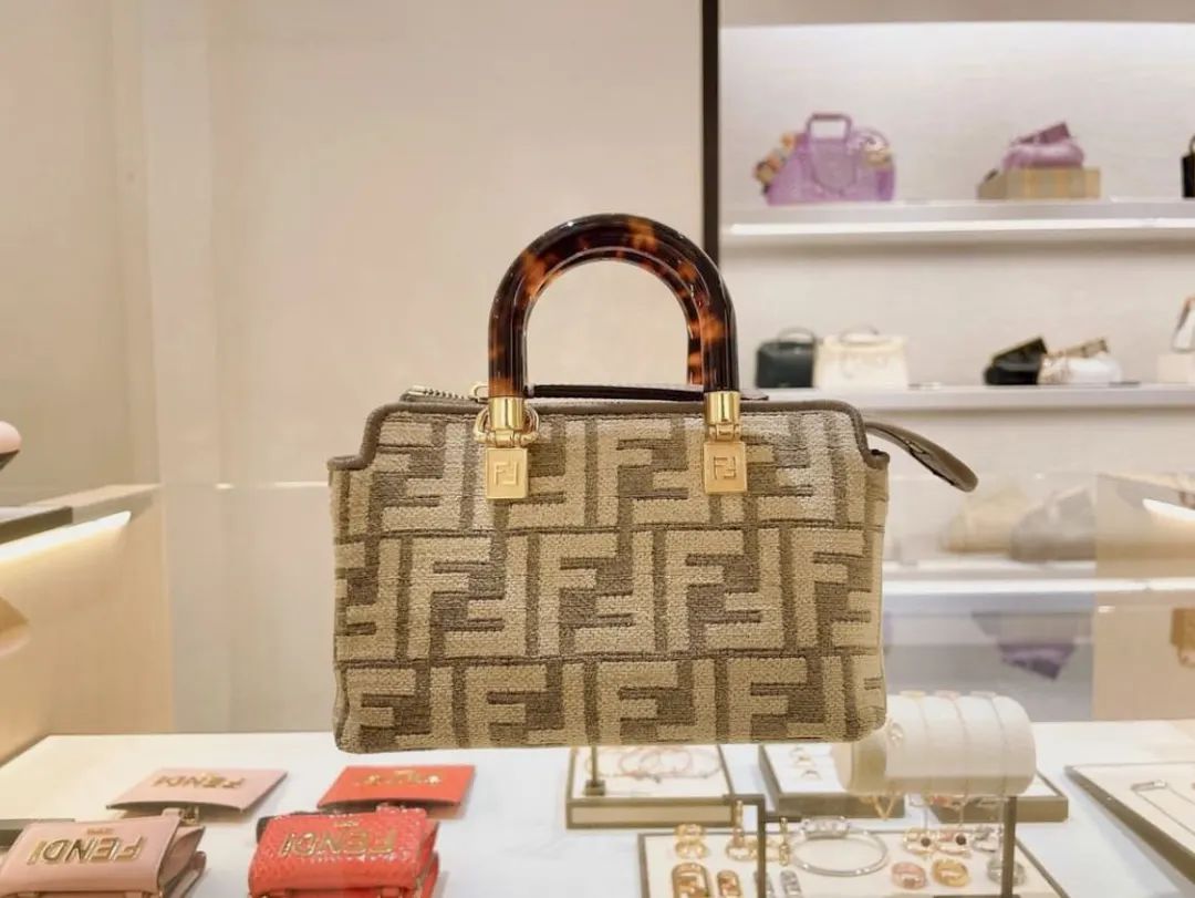 fendi经典名牌包包,fendi限量版蛇皮包