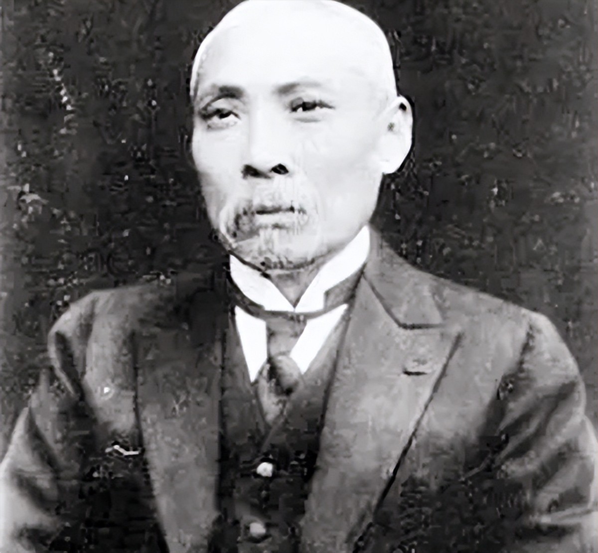 权力与法统——中山先生的“国葬”与“*党**葬”