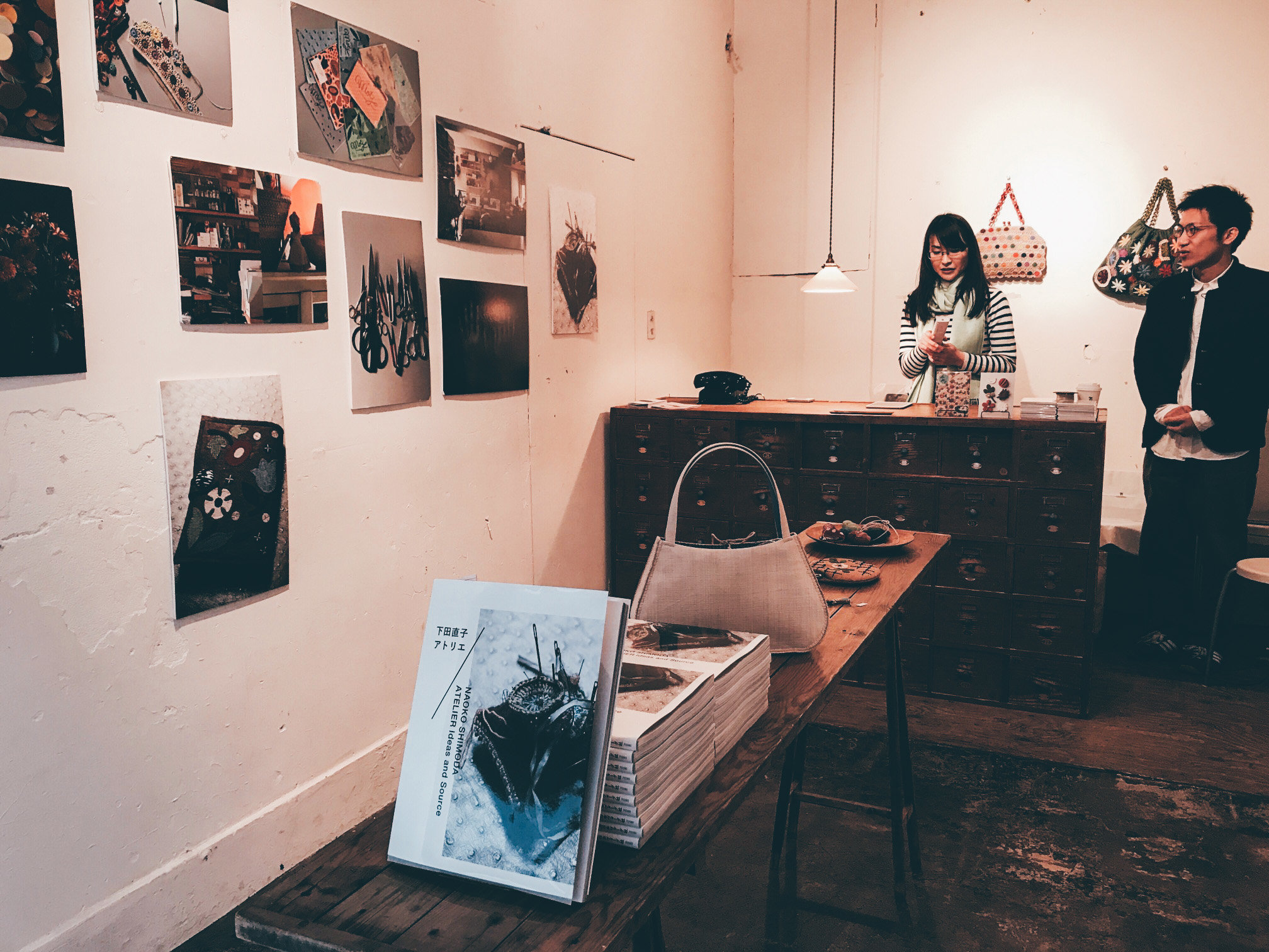 一个书店一天卖多少本书,一家书店一年能盈利多少