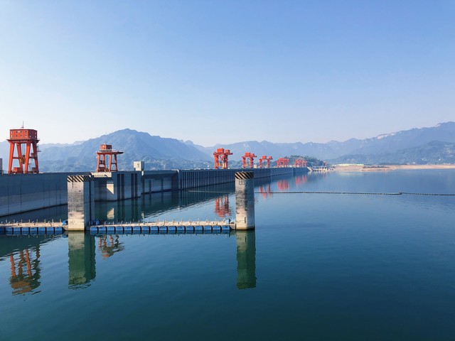 三峡大坝的简介,三峡大坝船闸视频