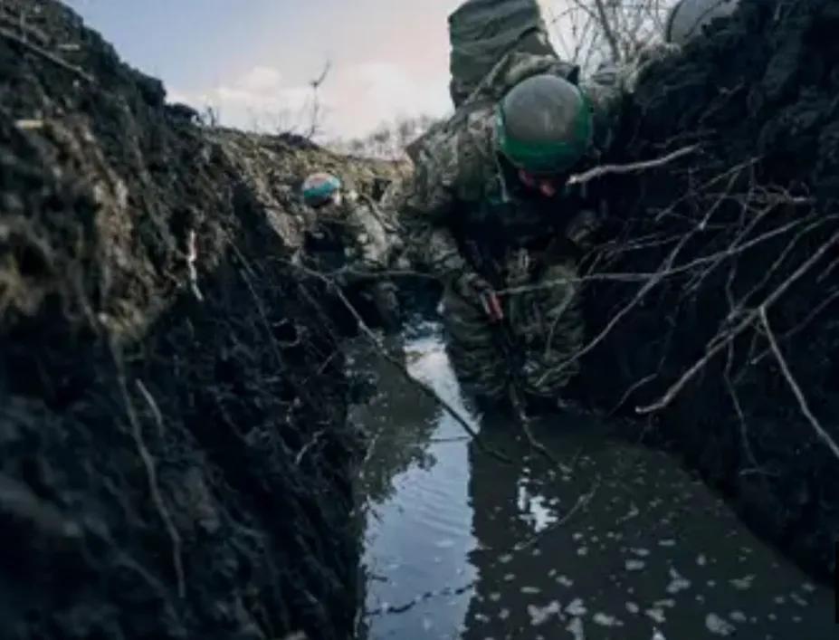 乌克兰在死亡线上送快递的小哥