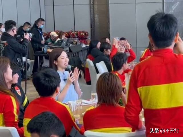 张杰为女足献唱在哪儿,张杰为女足献歌铿锵玫瑰