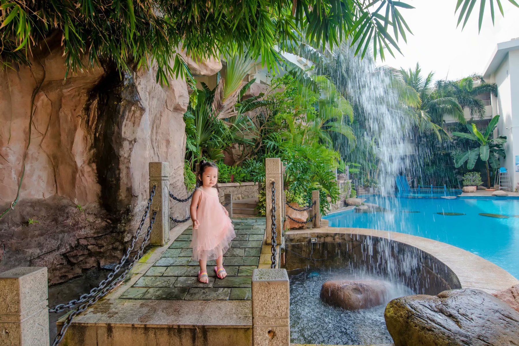 三亚和泰国哪个更适合旅游,三亚旅游和泰国旅游花费差多少钱