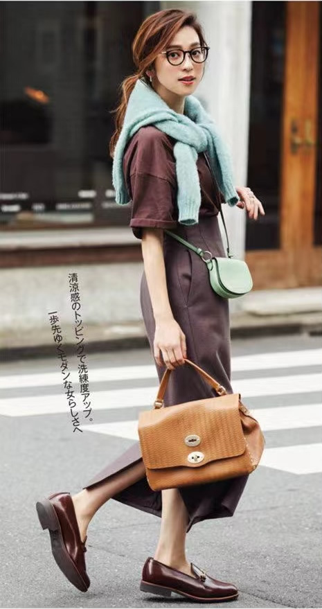 这些颜色穿在一起显白又高级,秋冬穿棕色系真的太显白了