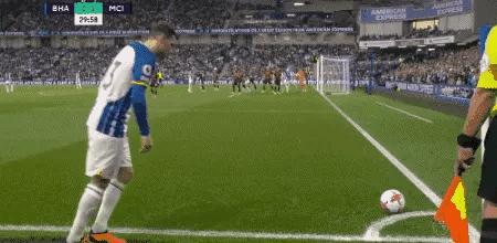 英超哈兰德2球曼城3-1布莱顿,布莱顿vs曼城中哈兰德撞飞后卫