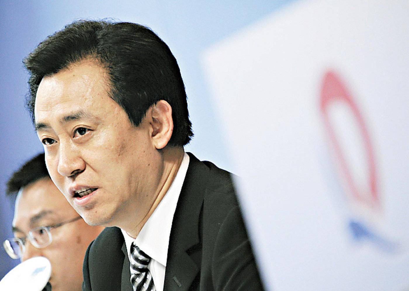 许家印又亏8000亿丝毫不慌,负债两万亿的许家印还能翻身吗