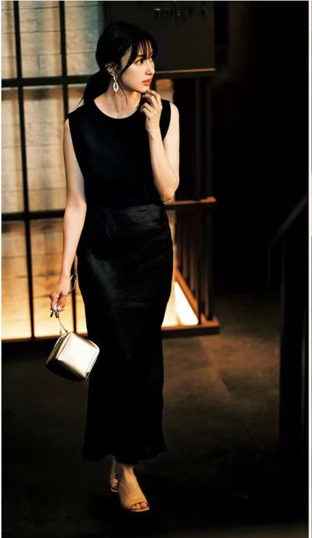 又美又飒黑色系甜酷辣妹穿搭,全黑look怎么搭配才又飒又美组图