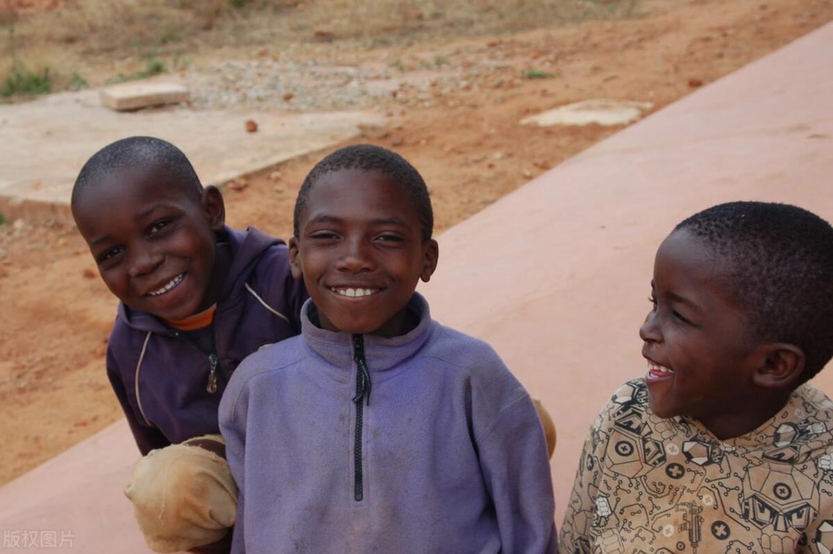 免非洲700亿债务白送钱超千亿，中国人傻钱多？背后大局叹为观止