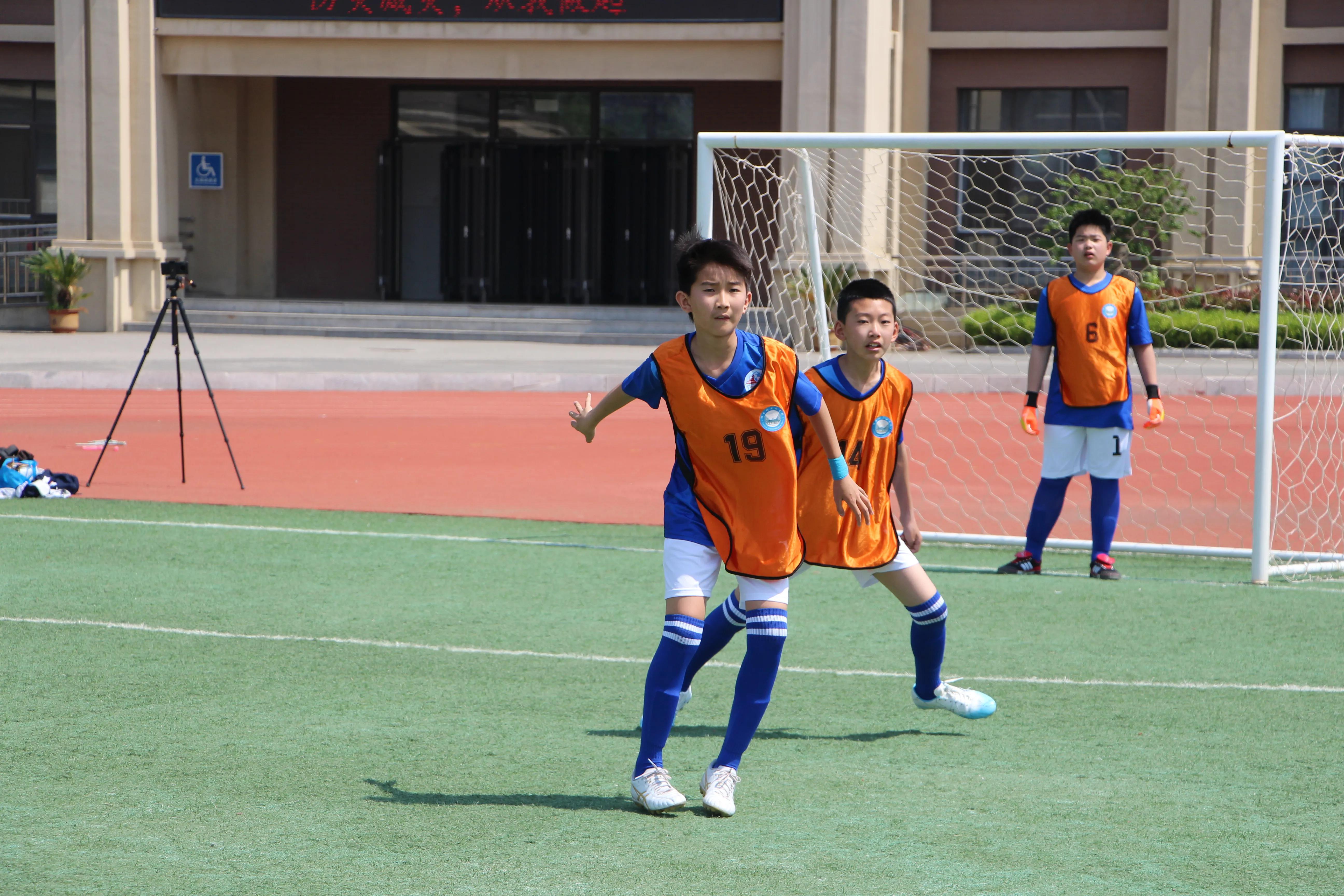 御龙山学校六年三班足球赛首战告捷（20230517）