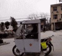 “性取向测试!”如果你看到的是一群人在游泳,那就再仔细看看