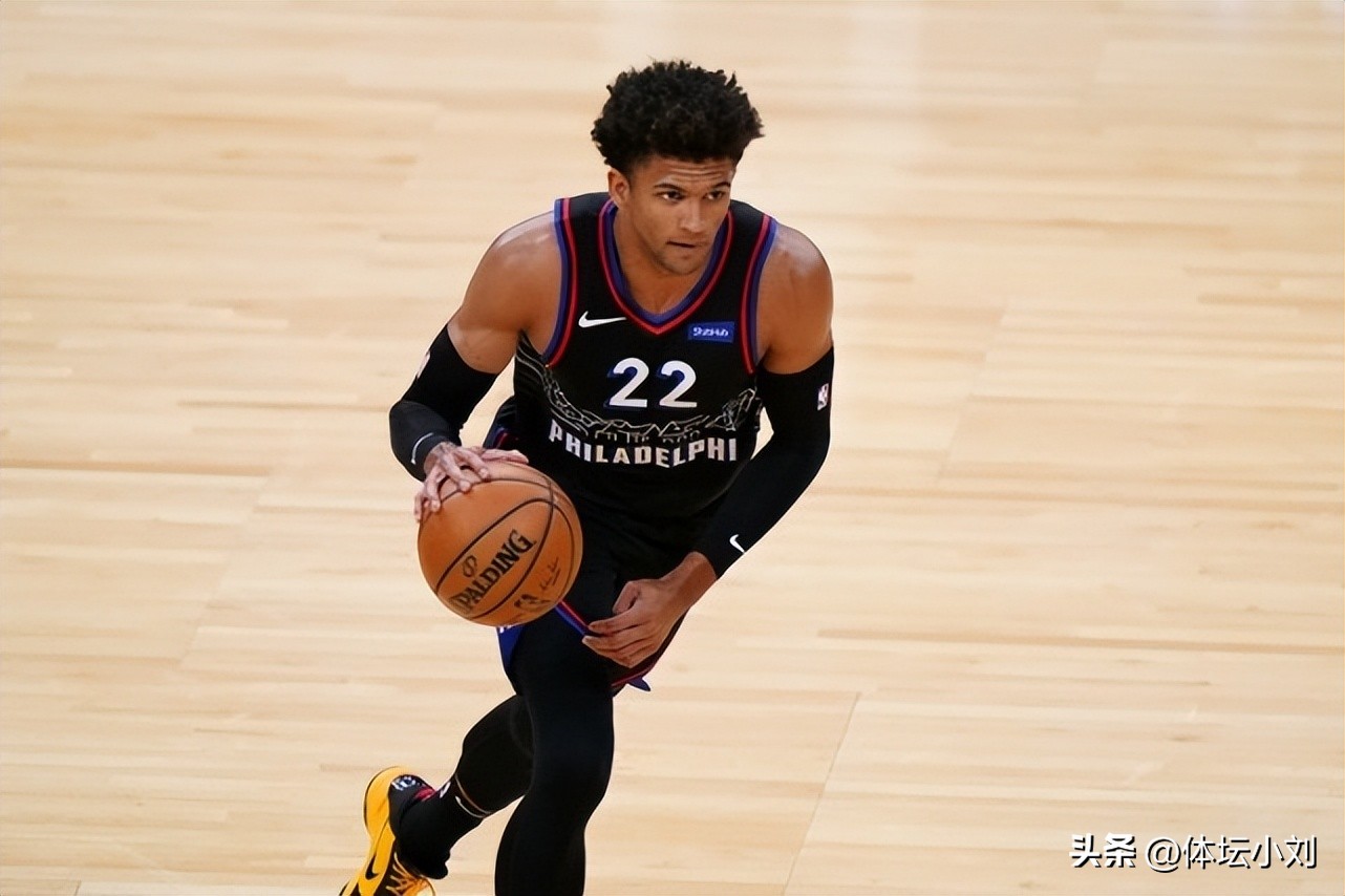 一夜4签2裁！火箭大手笔，76人拒绝续约，全明星后卫成自由身