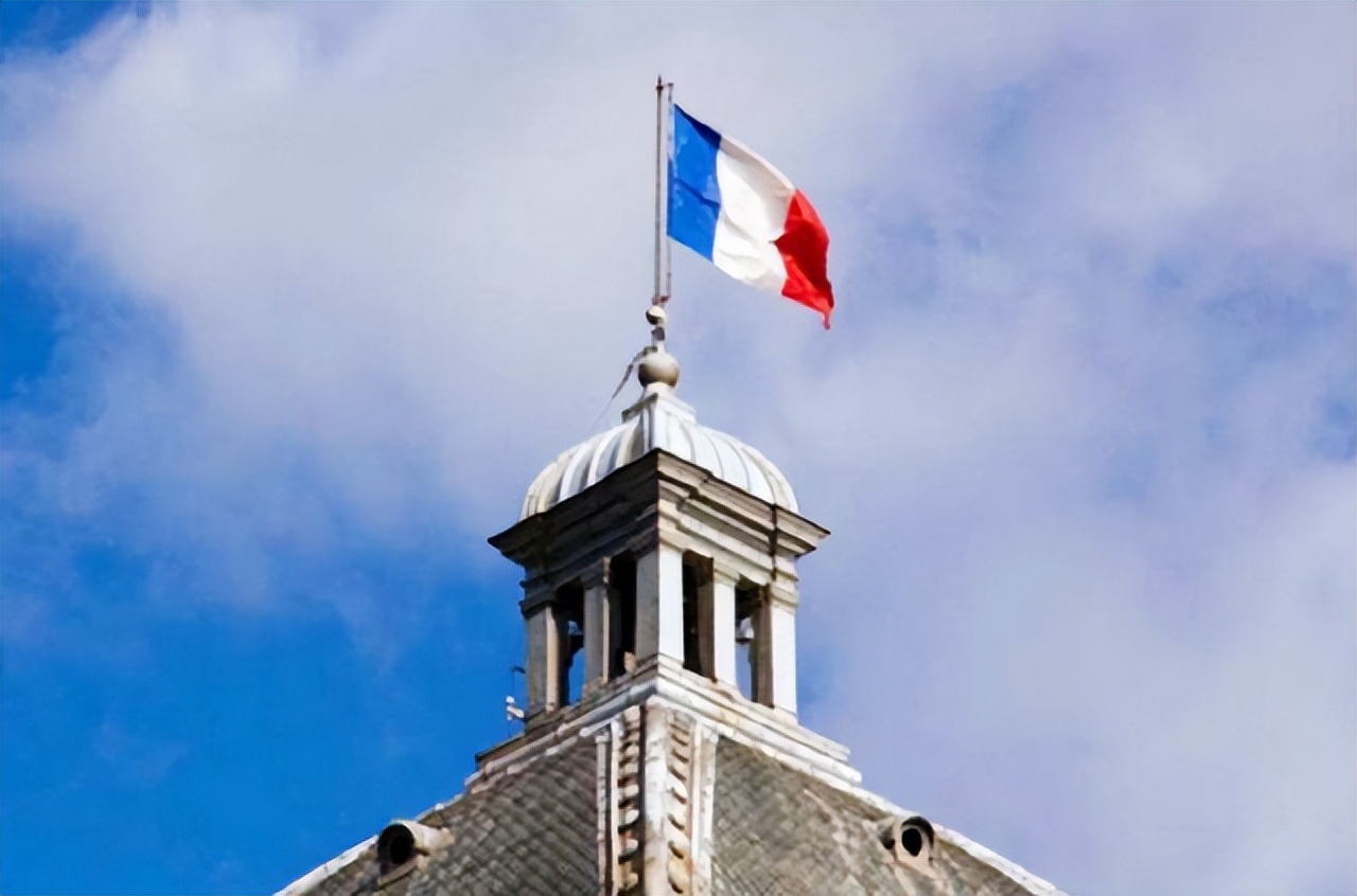 法国满大街,法国清一色标志警车