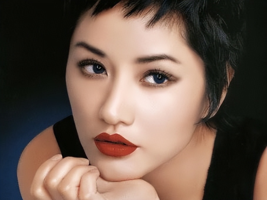 《浪姐4》热播,52岁瞿颖迅速翻红,是因为踩中了三个“*规则潜**”