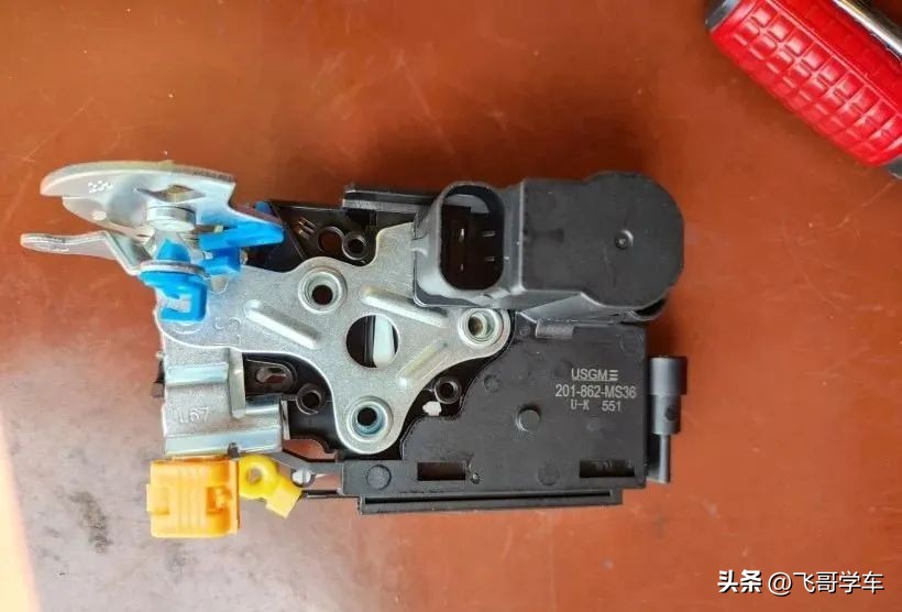 别克凯越车门锁异响和跳动,凯越锁车或者开锁反复跳动