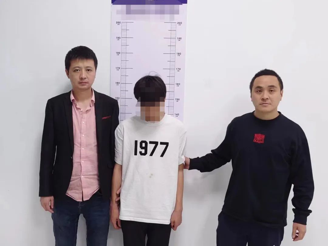 用手机一个月赚千万,利用一部手机日赚百元