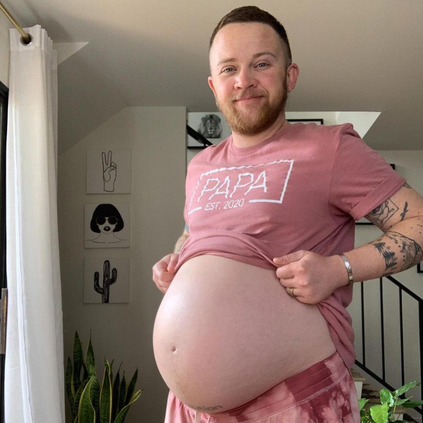 美国37岁男子自然怀孕,美国男子产下一名婴儿现在多少岁