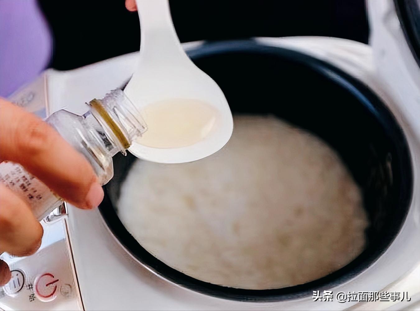 蒸米饭加入什么会比较香,蒸米饭时加点料让米饭更香