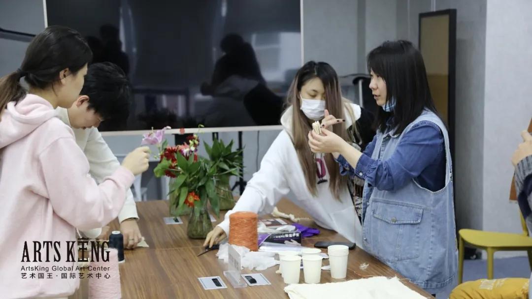 国外服装设计就业前景与待遇,在意大利学服装设计有前途吗