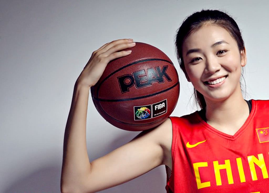 李梦事件持续发酵，别急！盘点女篮5大美女，最后一个太可惜