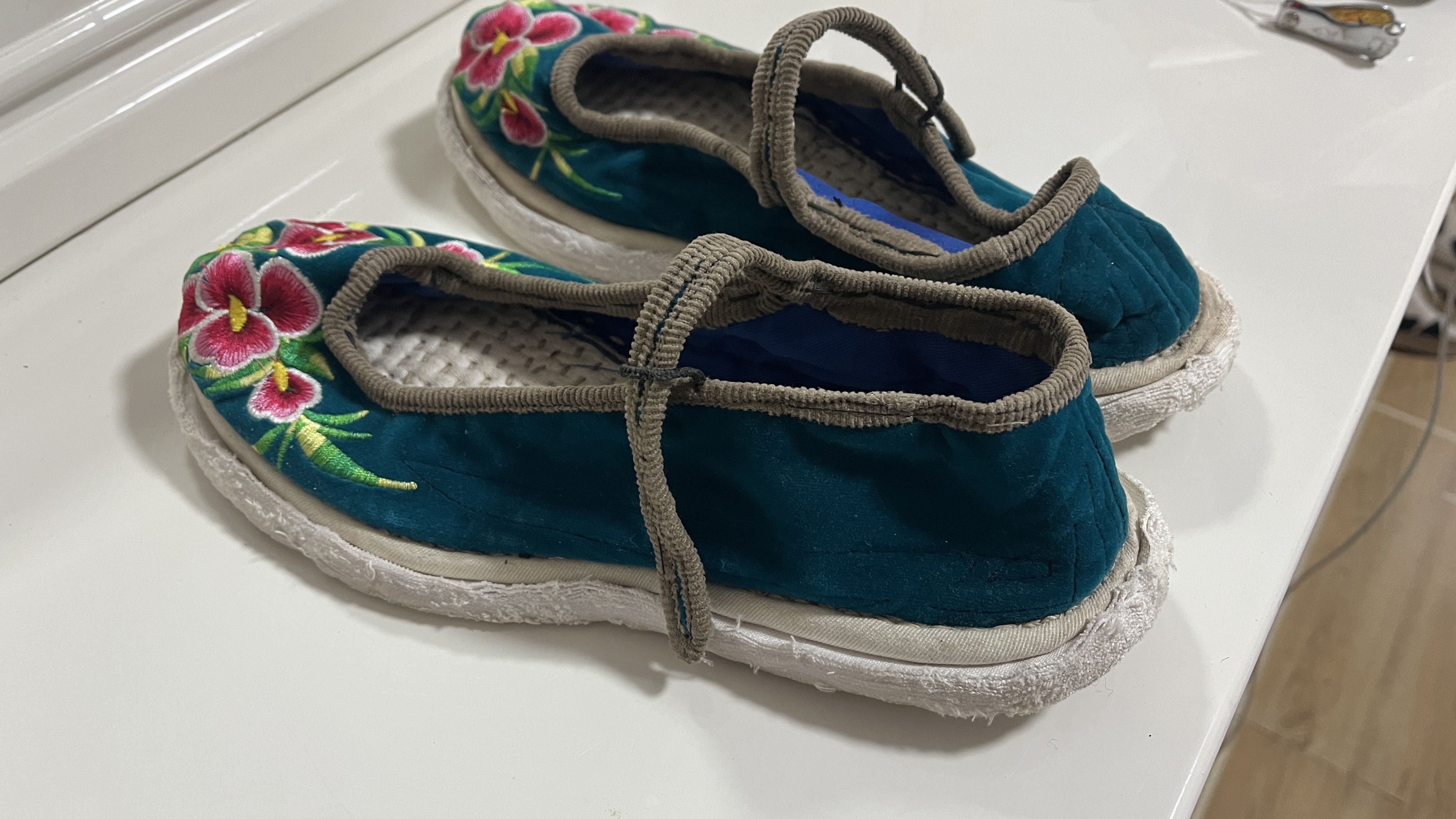 妈妈亲手缝的手工鞋垫,小时候妈妈教我缝鞋垫