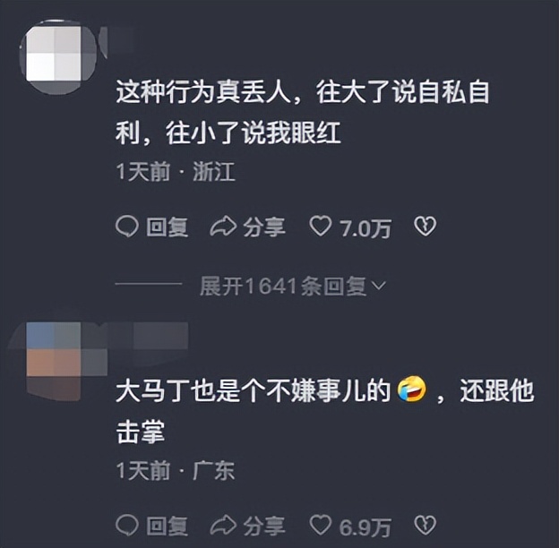 球迷冲进球场拥抱梅西后续被合影,球迷冲进球场拥抱梅西被摁倒在地