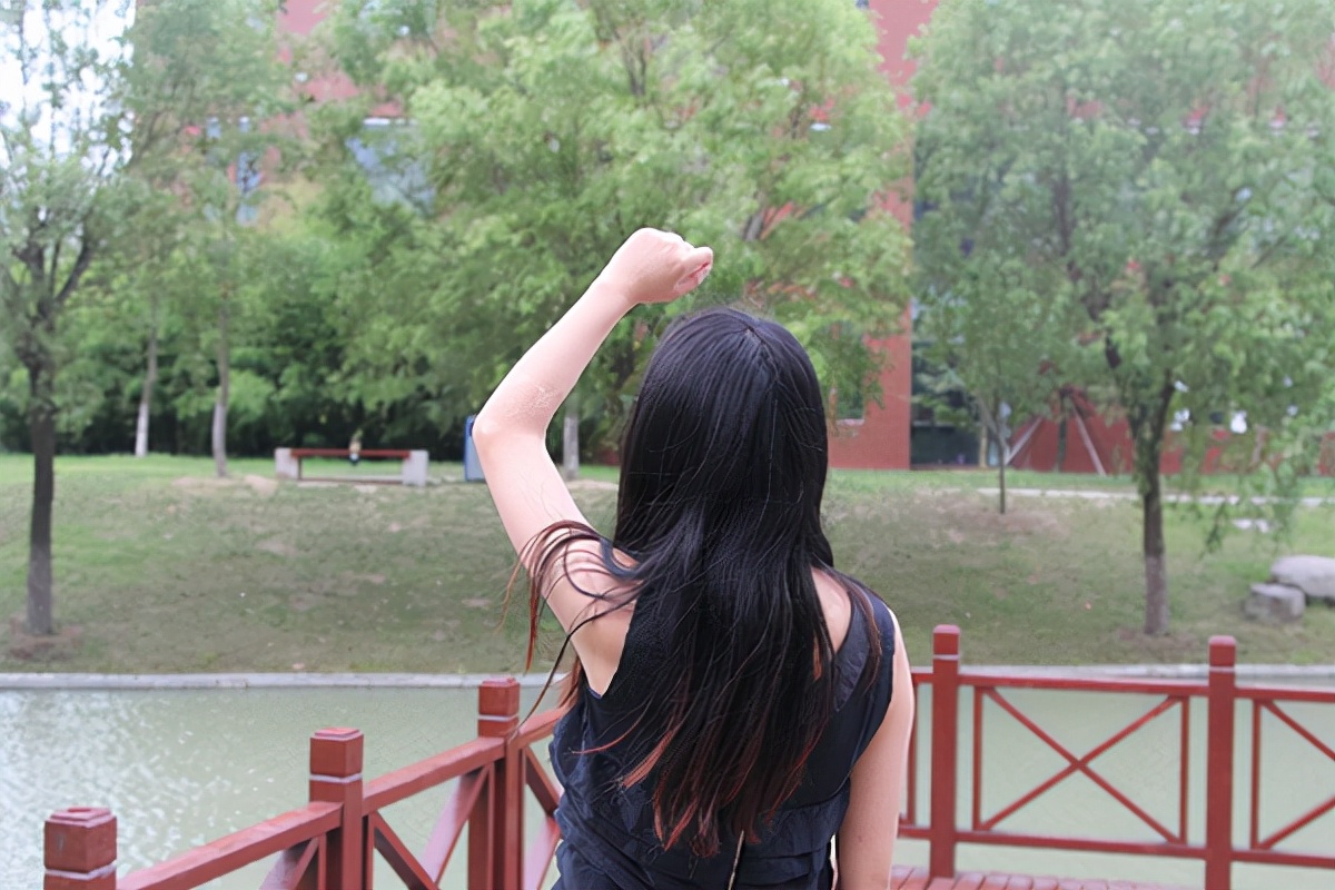 不晒太阳会导致智力下降吗,长时间不晒太阳对眼睛有什么影响