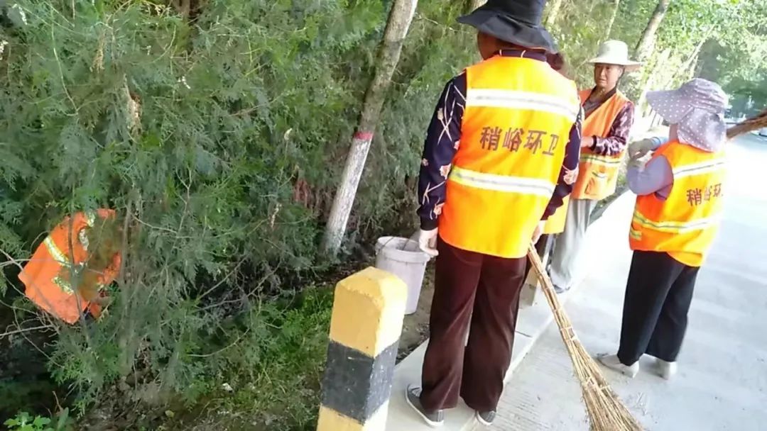 辛店镇持续开展路域环境整治行动,两城镇不断加大环境卫生整治力度