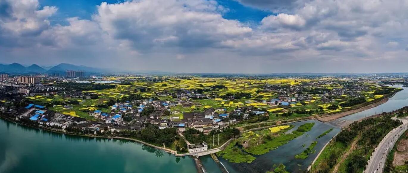 如果你来到成都，你会发它的现与众不同，让人忍不住慢下脚步！