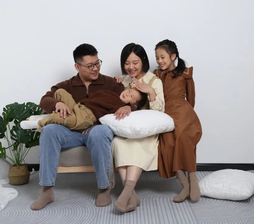 高颜值的一家四口好幸福,幸福四口之家一男一女