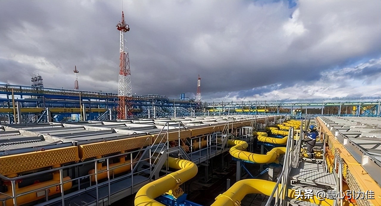 一吨砂子从3万涨到40万！中国光伏被美国漫天要价，要被卡脖子?