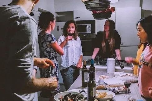 共创共赢——共享办公空间是如何促进创业者之间的交流与合作的？