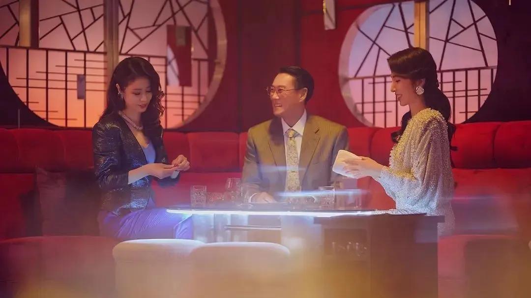 《华灯初上》：年度*欲情**悬疑台剧，网飞这三亿砸对了