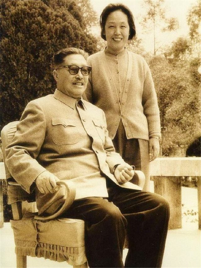 八宝山革命公墓一号与八十一号,八宝山革命公墓一号墓主人是谁