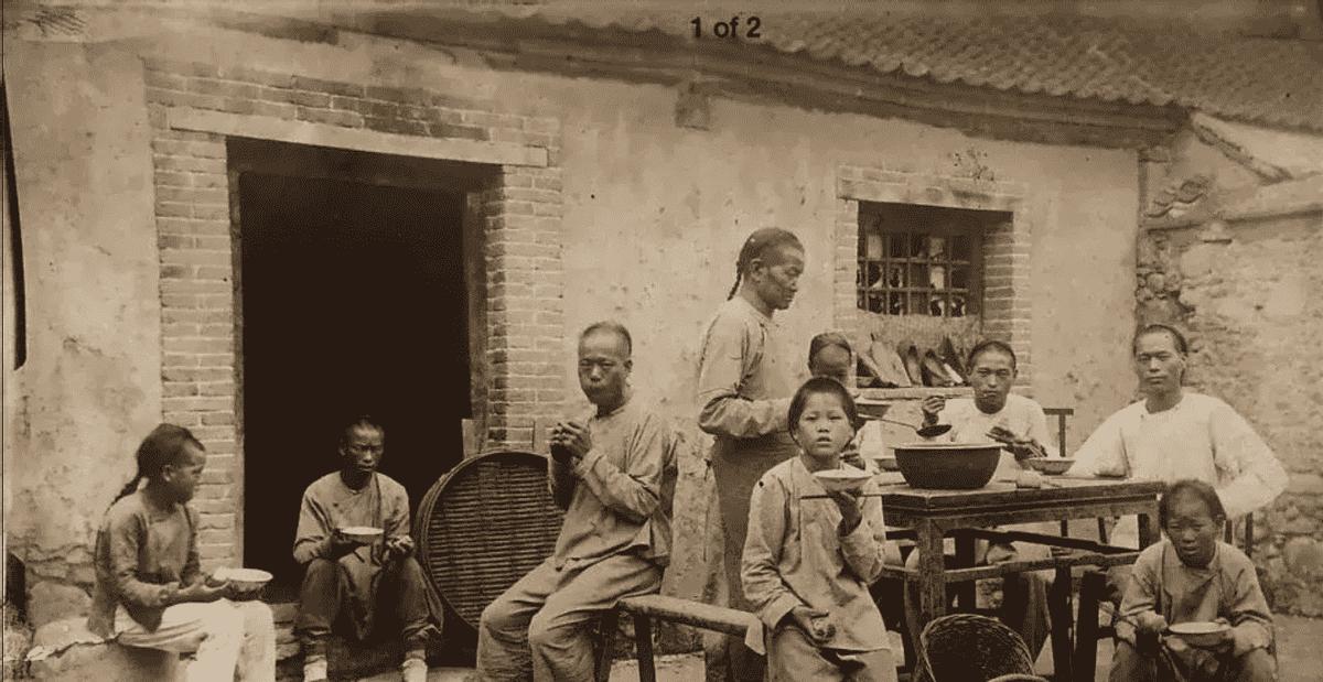 50年代处刑老照片图文,晚清犯人被打板子