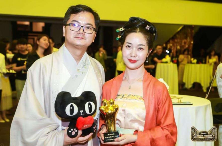 成都掌柜和他的“汉服围城”