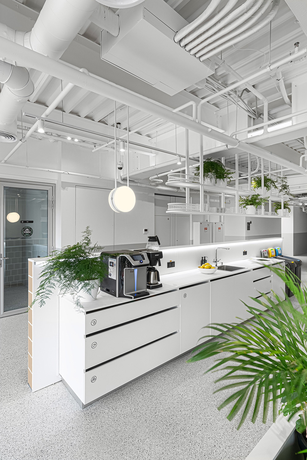 自由畅想云科技公司SQUAD基辅总部大楼设计欣赏