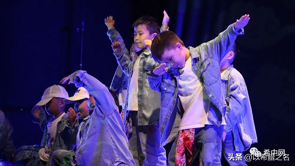 “爱在希腊不负韶华”雅典唯米街舞2022暑假汇报演出隆重举行