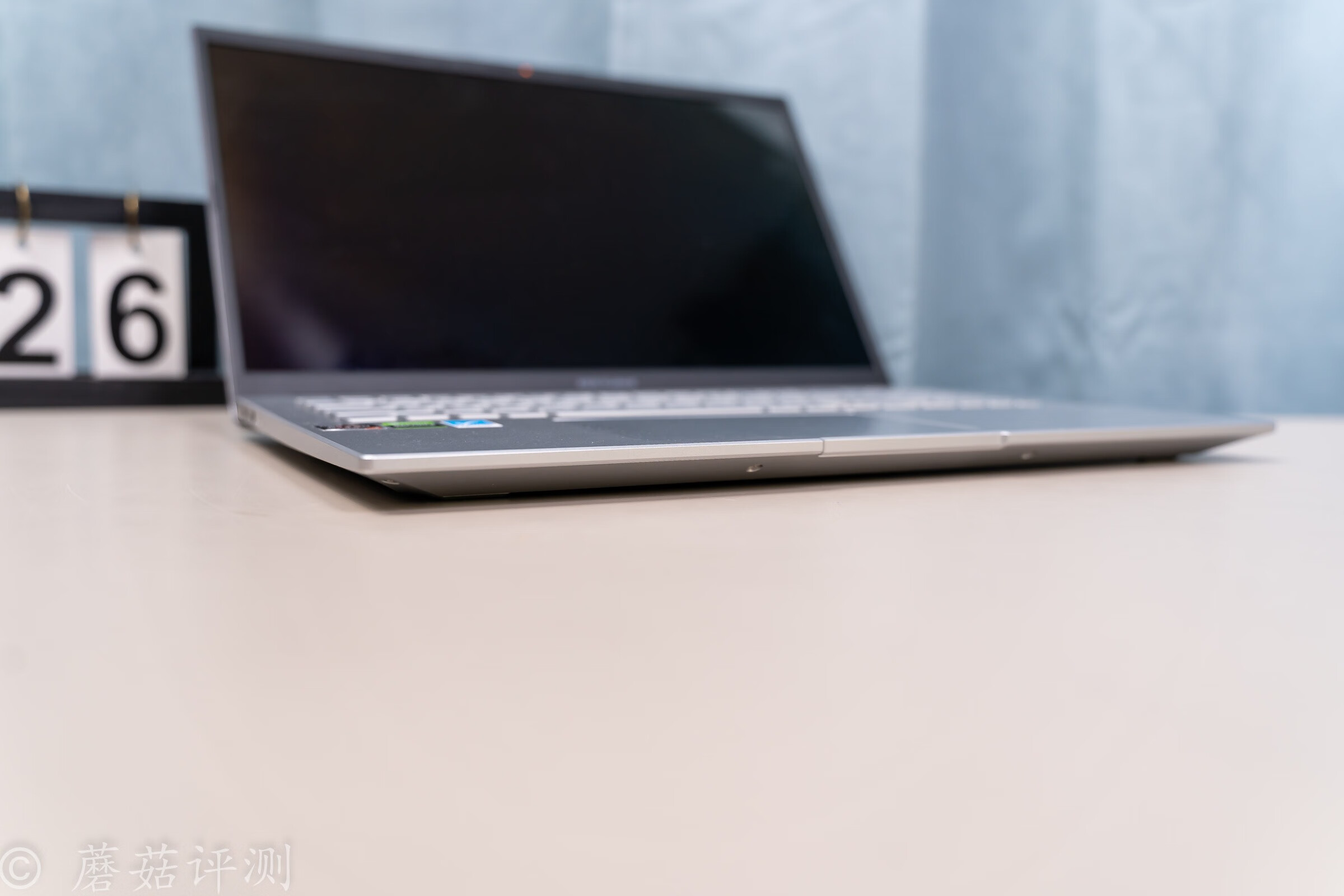 华硕无畏pro15锐龙版和灵耀pro14,轻薄本华硕无畏pro15游戏测评