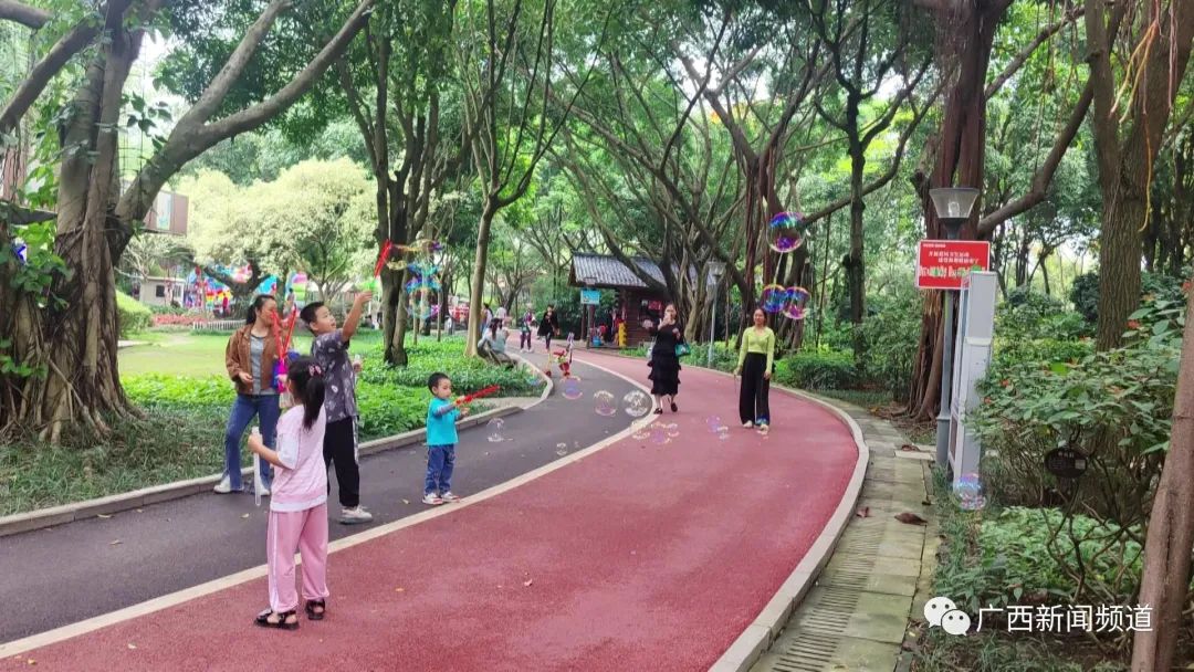 广西桂北地区迎来雨雪天气,桂北再迎较强降雨桂南依旧闷热