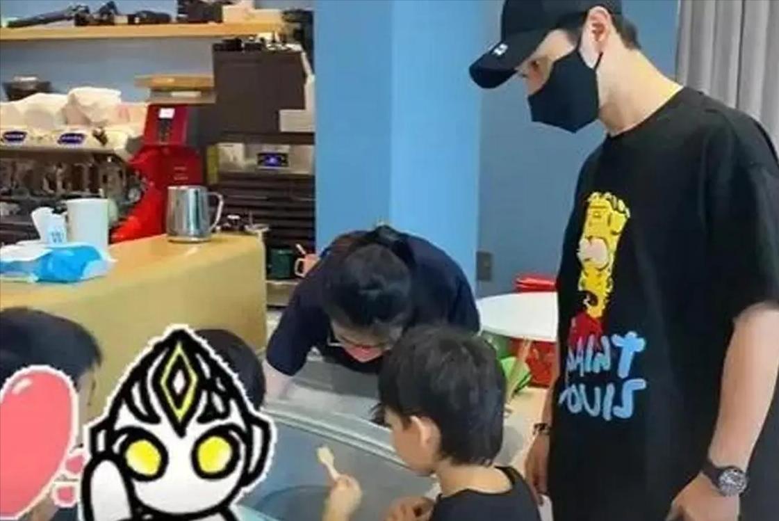 黄晓明杨颖被曝分居两年,黄晓明又和绯闻女友同框了