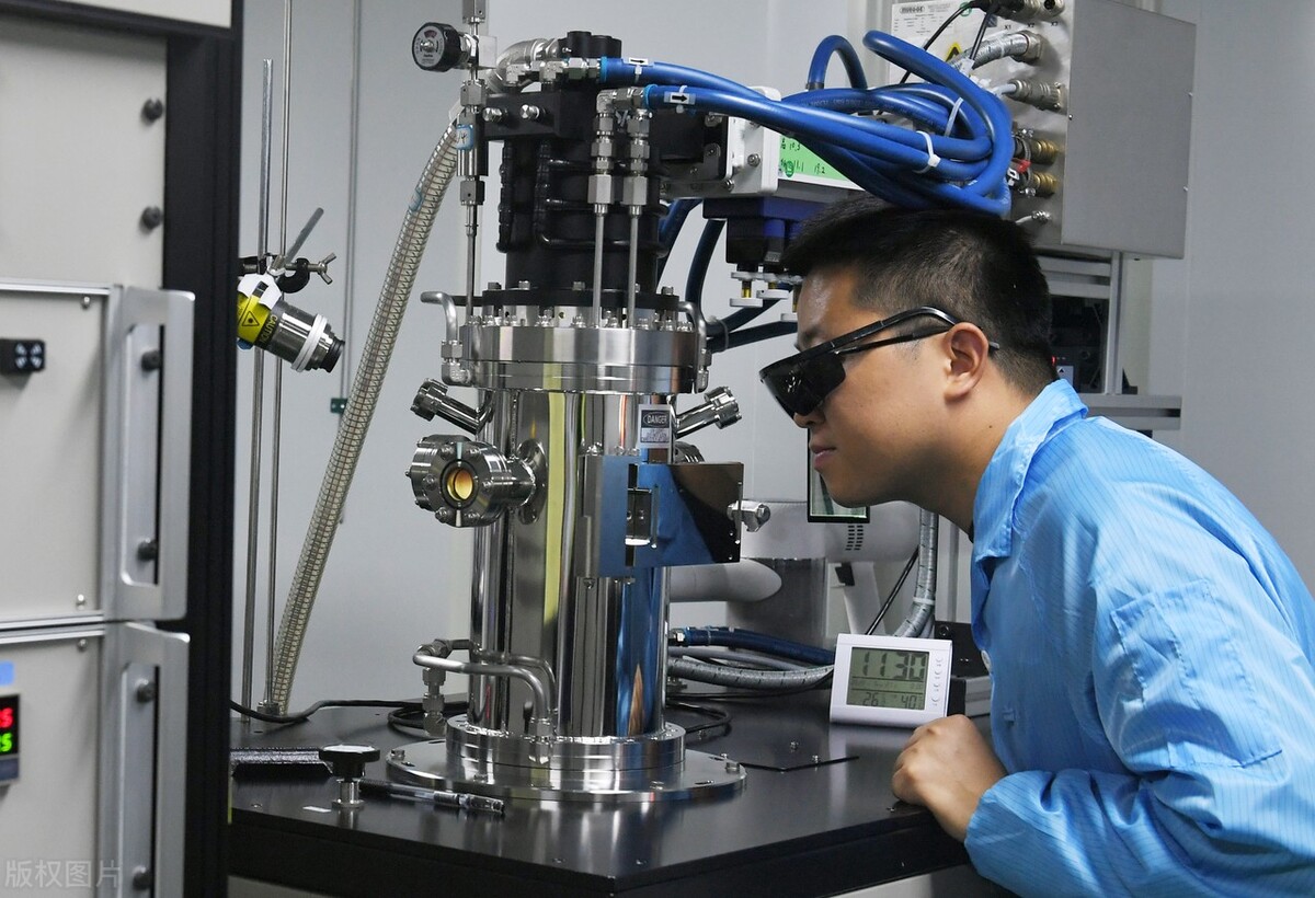 人造钻石破坏了钻石市场,现在的人造钻石能以假乱真