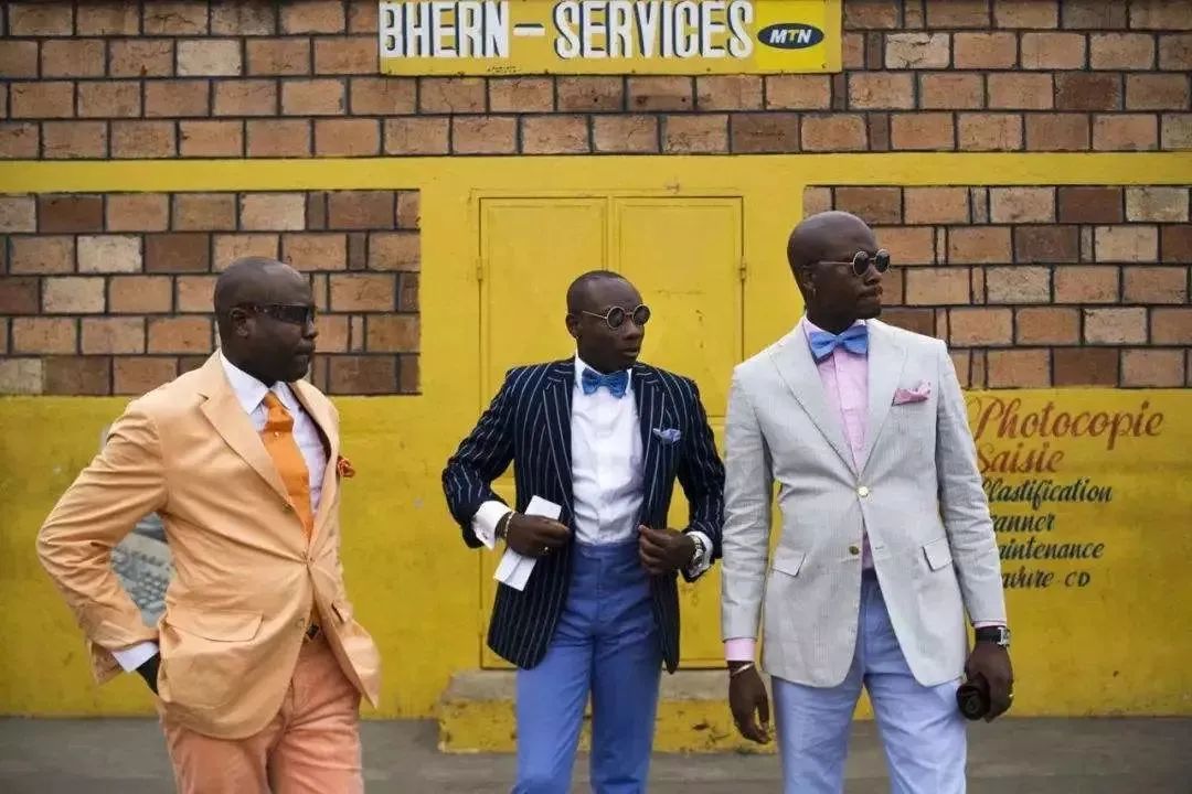 疯狂的非洲“高质量男”：为了一套衣服，不惜卖掉自己的房子