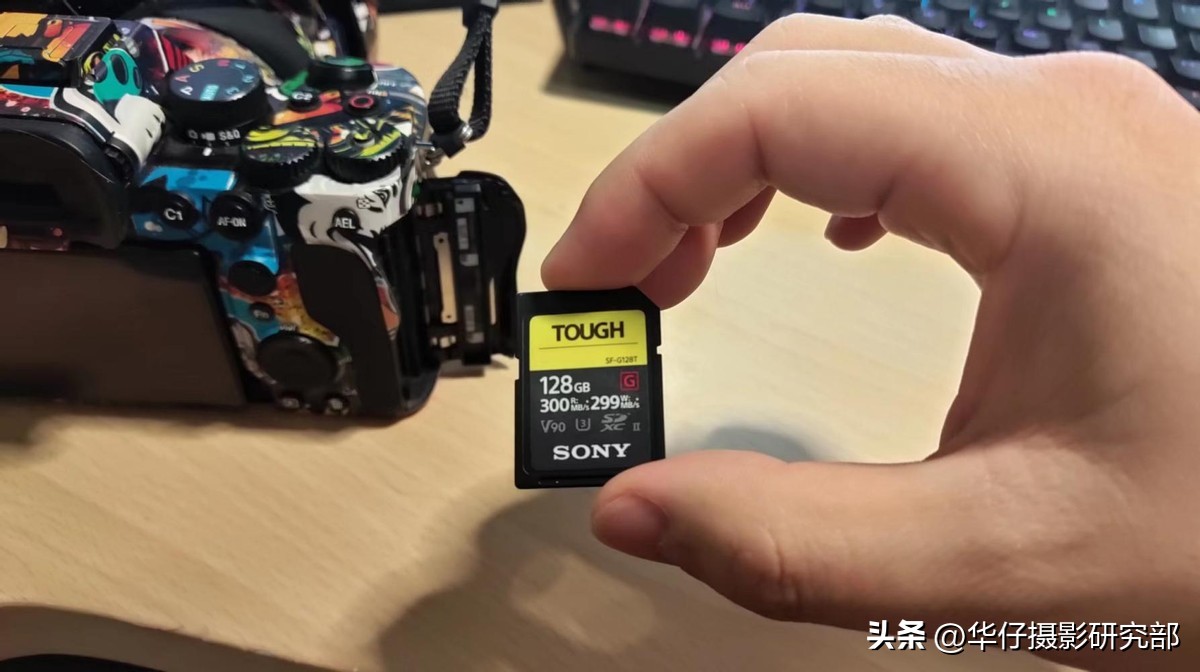 索尼相机dsc-tx100内存卡在哪,索尼ccd相机的内存卡是什么