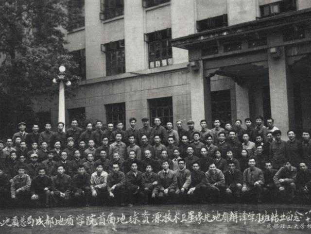 成都蓉城成都大学,为什么有两个成都大学