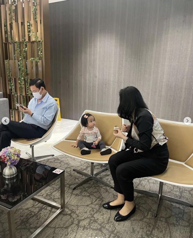 英拉穿傣装照片,泰国英拉泼水节